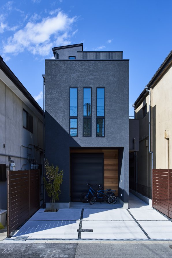 BLACK / 自分らしさとこだわりを