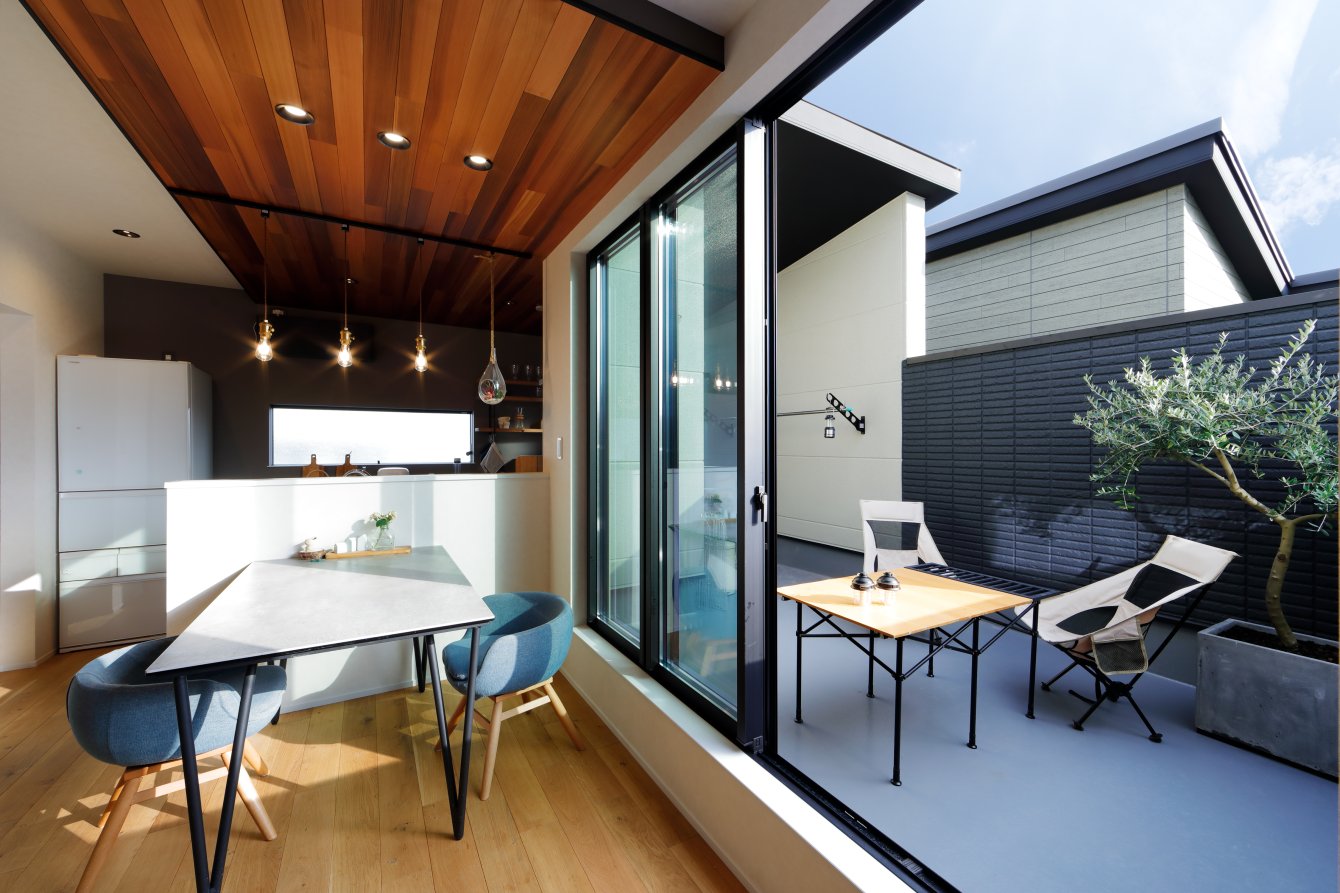 EXPANSE / 窓で繋がるもう一つのリビング