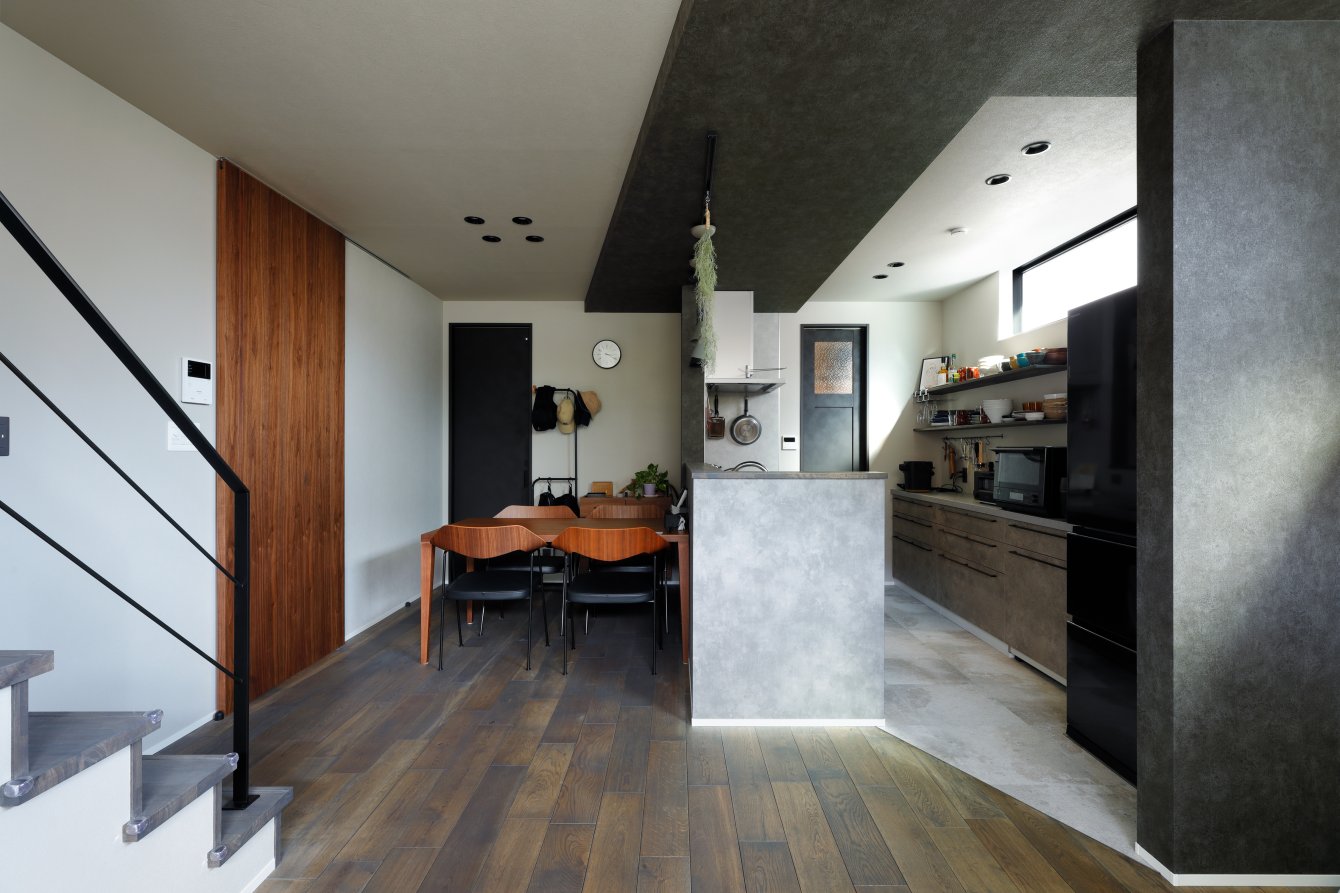 PREFERENCE / 好みと笑顔であふれる2階建て