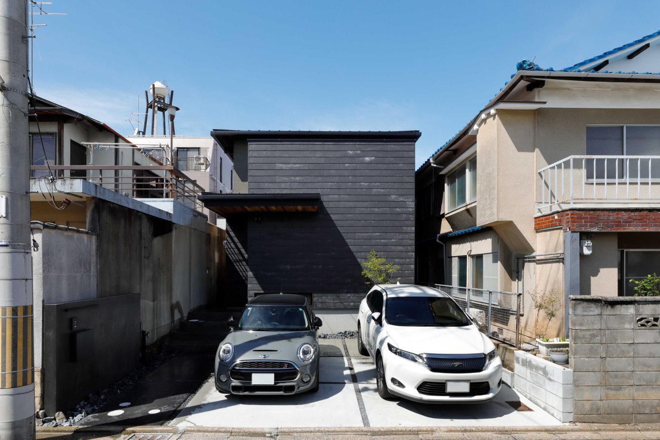 INORGANIC/無機質デザインを追求した、美を秘める家