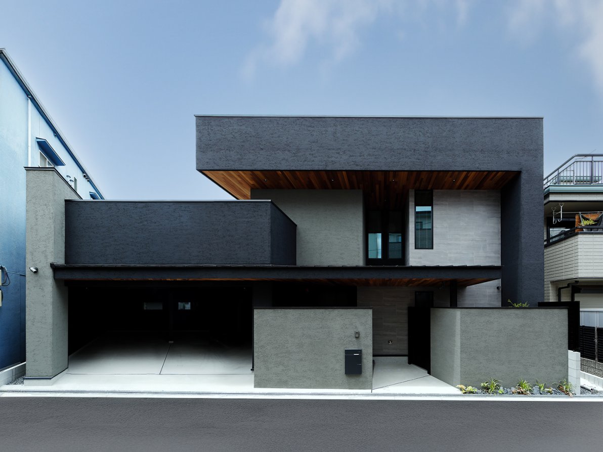 SERENIQUE/静寂と品格を纏うガレージハウス