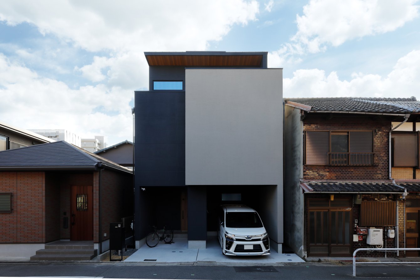 INTERPLAY/「住まう」と「働く」を、光でつなぐ家